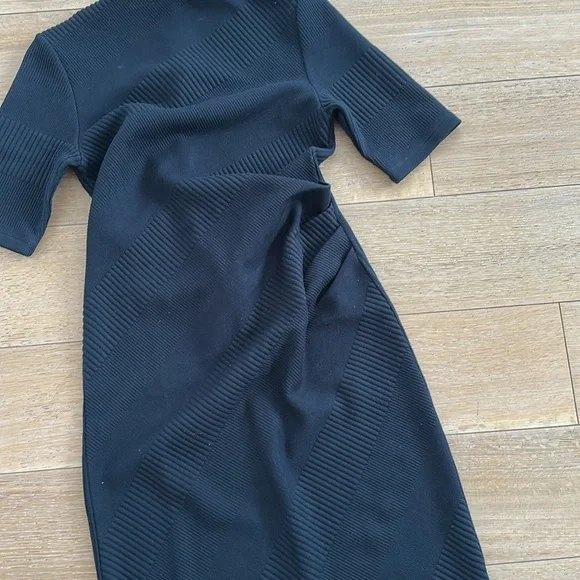 Modern Citizen asymmetric collar dark navy ribbed midi dress - Gorgeous! - Picture 6 of 6